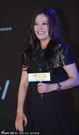 赵薇获青年领袖关锦鹏颁奖 将包场挺黄晓明(图)