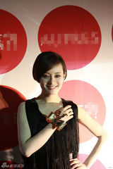 组图：孙俪小黑裙现身代言 发布新曲挑战热舞