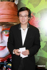 高清组图：众星观看《艾丽斯梦游仙境》首映 各展时尚风采