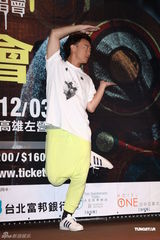 组图：陈奕迅台北签票遭台风搅局 演唱会曲目歌迷选