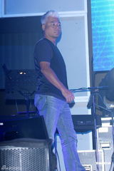 组图：巫启贤为新专辑开唱 30日将出席大炳追思会