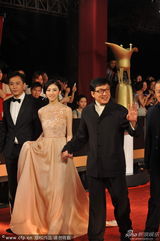 组图：《警察故事2013》成龙携刘烨景甜亮相