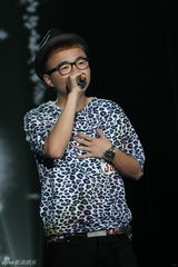 幻灯组图：快男突围赛第五场 “回锅肉”惊险晋级