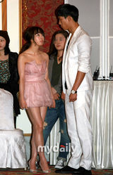 幻灯图：《灰姑娘的姐姐》发布会 文根英等出席