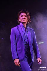 组图：郑伊健开唱秀肌肉与女模热舞 蒙嘉慧现身支持