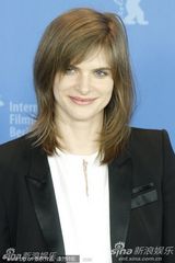 《除了我们还有谁》发布会 男星迪赫英伦范十足