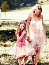 组图：布莱克-莱弗利户外拍摄写真展风采