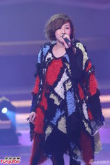 组图：容祖儿林峰领衔金曲榜 G.E.M上演黑丝诱惑