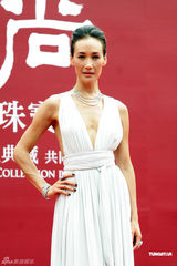 组图：林青霞助阵珠宝展雍容华贵 MaggieQ性感迷人