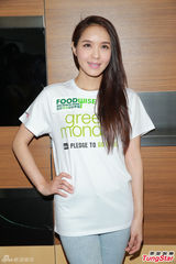 组图：官恩娜爱吃蔬菜 不吃牛肉脾气变好