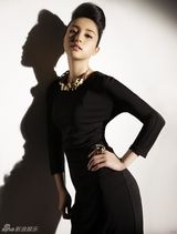 组图：董璇登杂志封面高贵 变超模展完美曲线