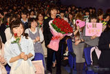 组图：玫瑰王子山崎贤人电影见面会粉丝尖叫