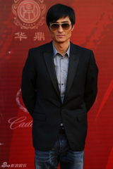 组图：华鼎奖红毯星光熠熠 赵本山携弟子助阵