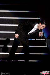 组图：邓丽君纪念演唱会 钟镇涛周杰伦登台