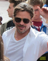 组图：皮特茱莉传婚讯后首露面 携女出游否认传闻