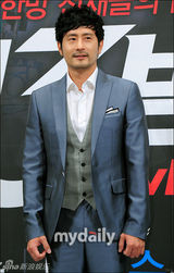 组图：吴志浩秀英等出席新剧《第三医院》发布会