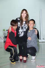 组图：浩角翔起搭配侯佩岑主持跨年秀舞技