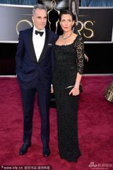 组图：《林肯》丹尼尔-戴-路易斯携妻亮相红毯