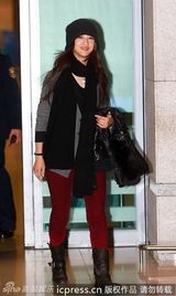 组图：汤唯御寒Look亮相韩国 将参加青龙奖有望封后