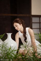 高清组图：吴佩慈曝光绝美广告花絮照 声称已复工