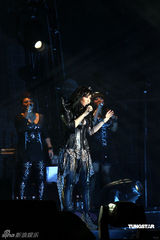 高清：张惠妹北京开唱摇滚范　和观众High足三小时