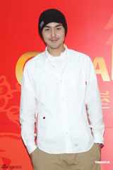 高清图：林志玲轻松面对春晚走光 自认表现过关