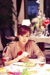 组图：关悦演绎都市白领领衔《囧人的幸福生活》