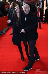 幻灯：《哈根盒子广场》首映 约根-沃格尔光头锃亮