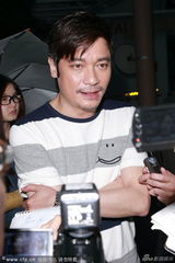 组图：新科妈妈苏岩罕见大肚照曝光