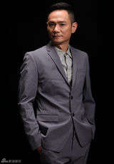 组图：果静林拍大片 演绎魅力型男