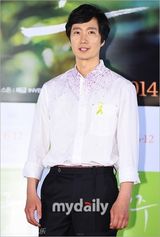 组图：《庆州》媒体首映 申敏儿复古花裙惹眼