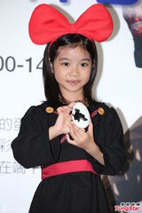 组图：乔乔cospaly化身小魔女 萌样超卡哇伊