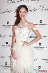 组图：邝美云陈法蓉等出席晚宴  女星抛胸斗艳