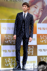 组图：宋慧乔姜栋元(姜东元)深情对视浪漫甜蜜