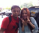 组图：成都粉丝帝追星似特工 半年合影百余明星