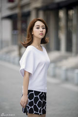 组图：杨紫【演员】夏日时尚街拍 笑容明媚气质清新