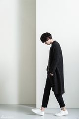 组图：韩星郑俊英拍写真 眼神犀利时尚帅气