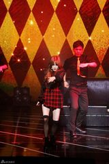 独家：少女时代TTS热辣献唱 下叉劈腿秀舞功