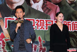 组图：钟汉良卖萌引粉丝尖叫 颜丹晨秀事业线