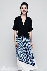 组图：高露时尚御姐写真 性感前卫彰显熟女魅力