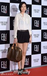 组图：韩星郑柔美出席首映 下衣失踪秀性感
