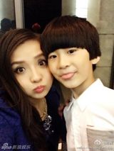 组图：孙茜晒与天天吐舌卖萌合照 急切想生孩