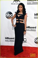 组图：麻辣鸡亮相红毯 绷带裙难掩豪乳