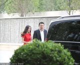 组图：Angelababy拍定妆照 牛仔裙展凹凸身材