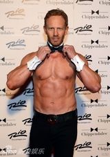 组图：猛男脱衣舞狂燥激情 嫩肉熟男任选