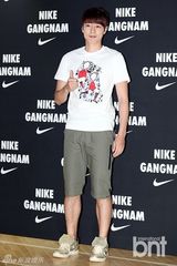 组图：少时孝渊李玹雨等出席活动 动感魅力难挡