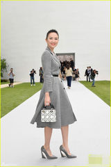 组图：比美！艾玛回眸浅笑章子怡开怀大笑