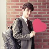 组图：EXO全员拿红心 酷帅呆萌各有各范儿