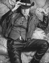 组图：吴秀波朋克写真 英伦大叔变身摇滚型男