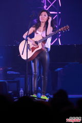 组图：曲婉婷香港开唱 否认是窦靖童音乐老师